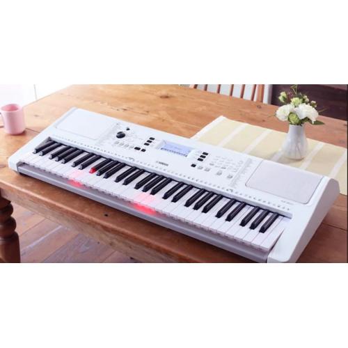 Prodotto: EZ300 - Yamaha EZ300 Tastiera 61 Tasti Luminosi - Yamaha ( -  Workstation a Tastiera);